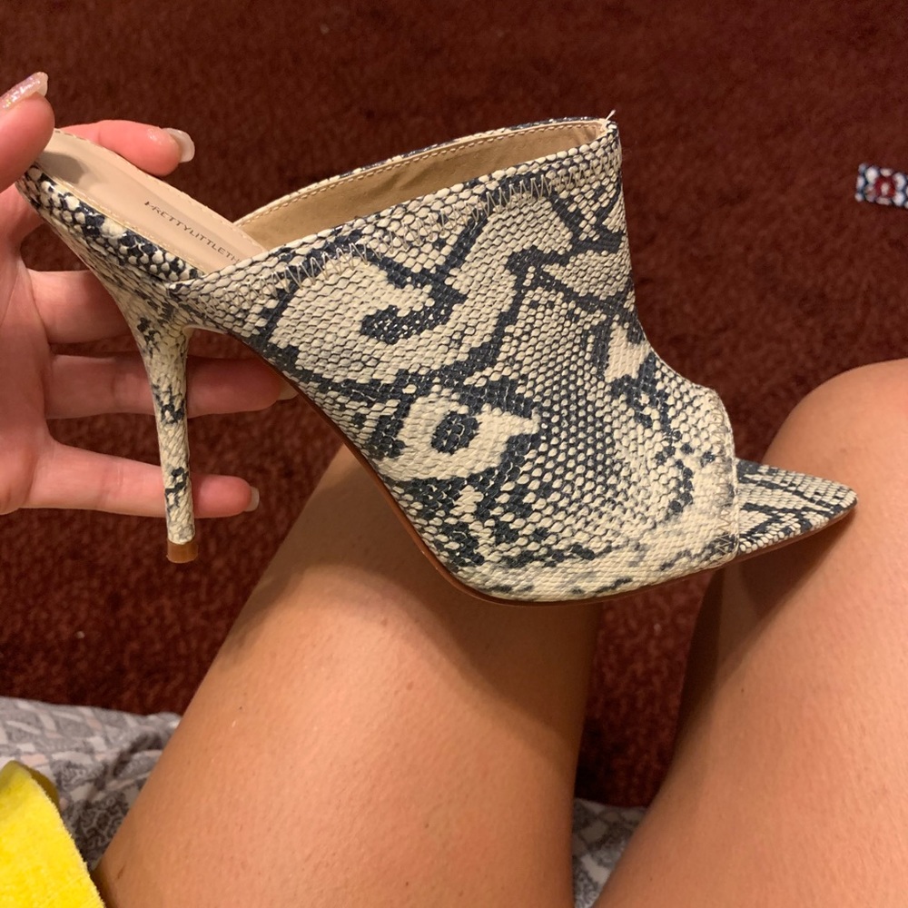 Snake skin pointed toe heels